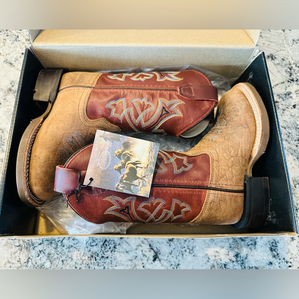 NWT Girls Boots